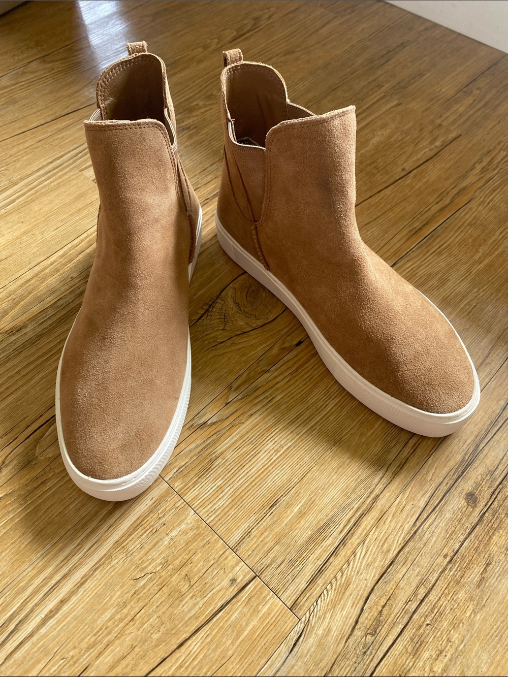 UGG Women’s Mauna Suede Chelsea Sneaker Boots in Chestnut
